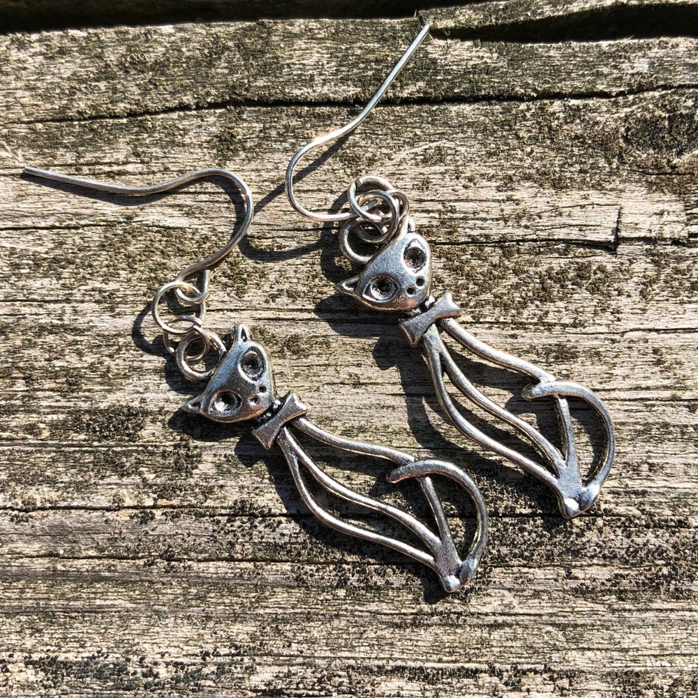 - Kitty-Kat Silver Dangle Earrings! NEW!